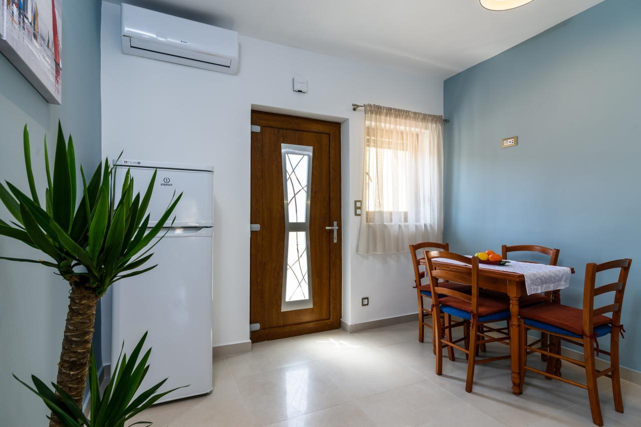 Apartmani Marko I Ana マリナ エクステリア 写真